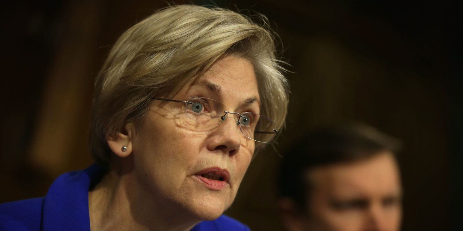 news politics elizabeth warren attacks trump twitter news politics elizabeth warren attacks trump twitter