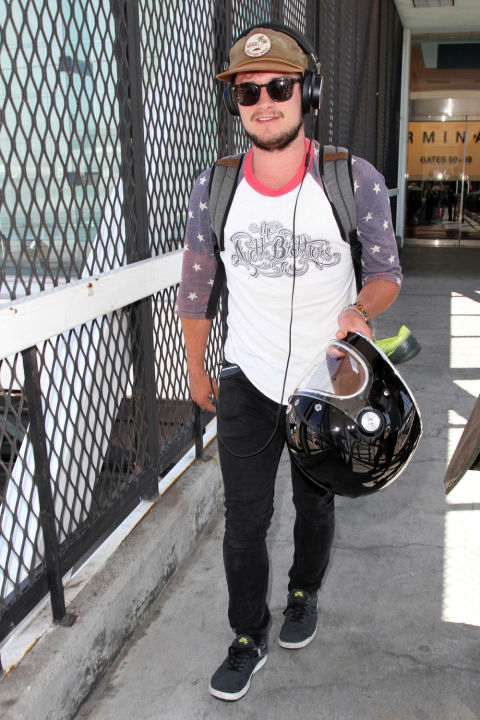 And now, two adults who refuse to dress like adults. First up: Josh Hutcherson, who just picked up that Avett Brothers T-shirt from the Spencer's Gifts at his local mall.
