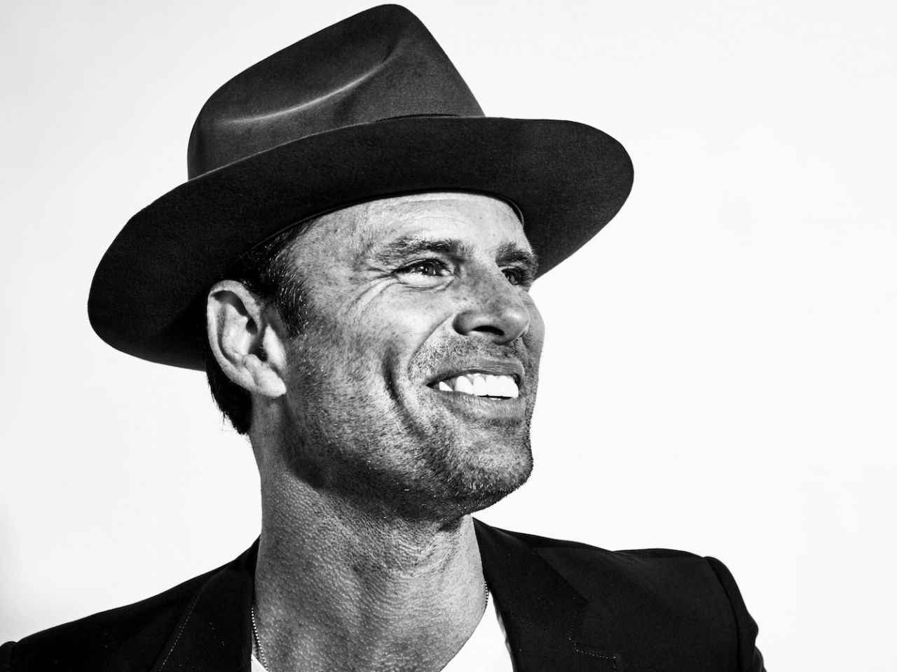 walton goggins smoking cigarettes This 'The White Lotus' Actor Had His Breakout Role in a Police Procedural MADRID… Just landed. Cover for