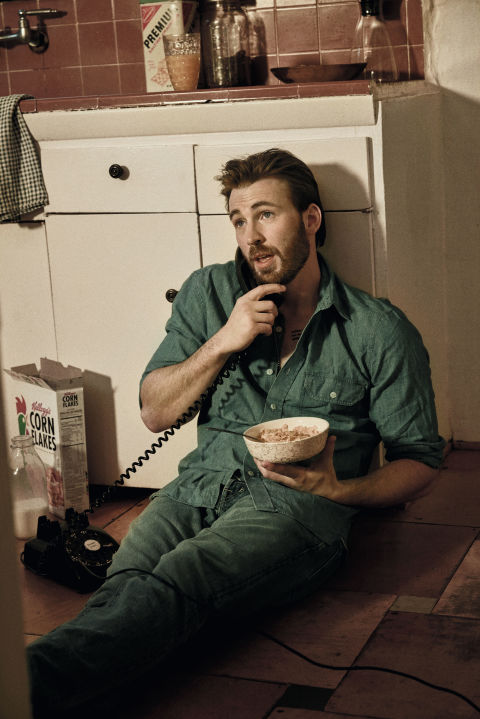gallery-1489517701-esq040117chrisevans004.jpg